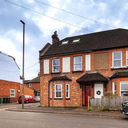 Family Home In Central Guildford With Parking Exterior photo