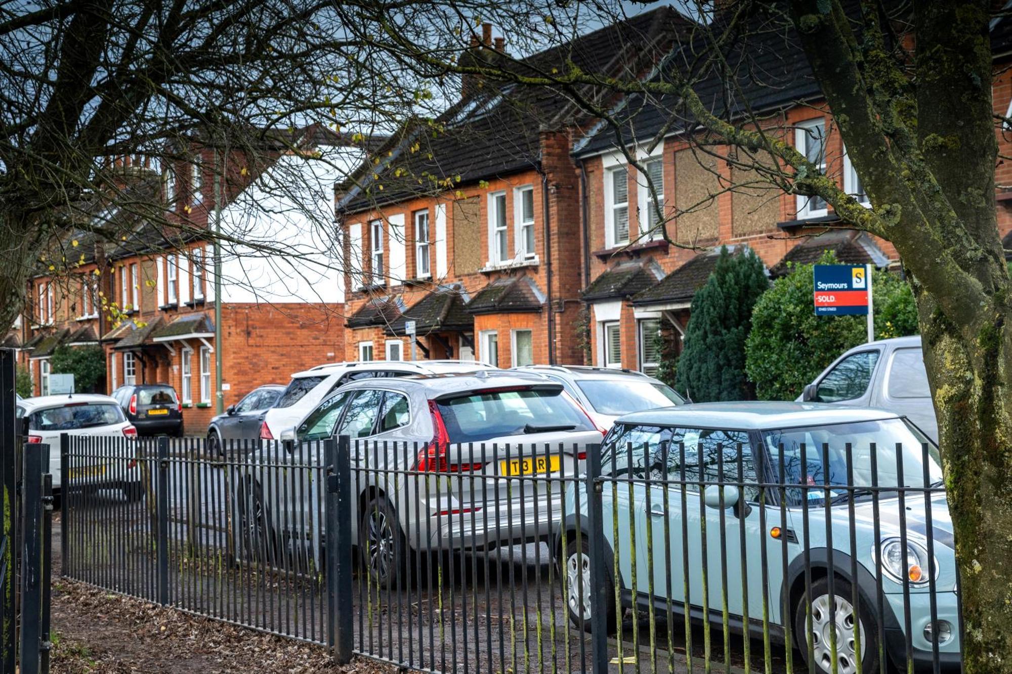 Family Home In Central Guildford With Parking Exterior photo
